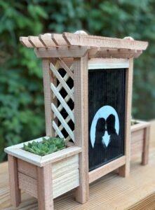 Double Sided Photo Trellis with a lattice closure,
